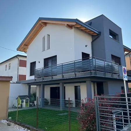 Casa Darcellas Trilocale In A4 Con Giardino *