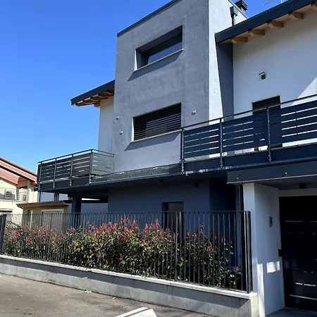 Casa Darcellas Trilocale In A4 Con Giardino Holiday home Dalmine