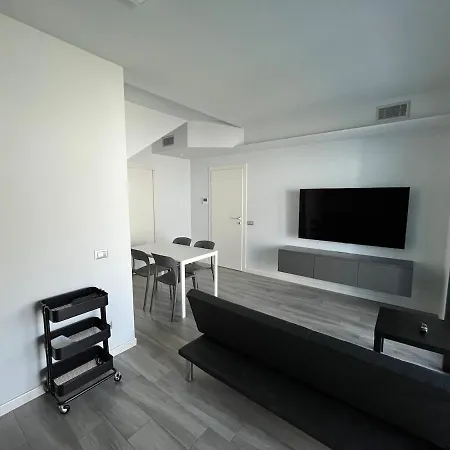 Casa Darcellas Trilocale In A4 Con Giardino Holiday home *