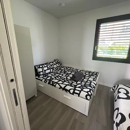 Casa Darcellas Trilocale In A4 Con Giardino Дальмине